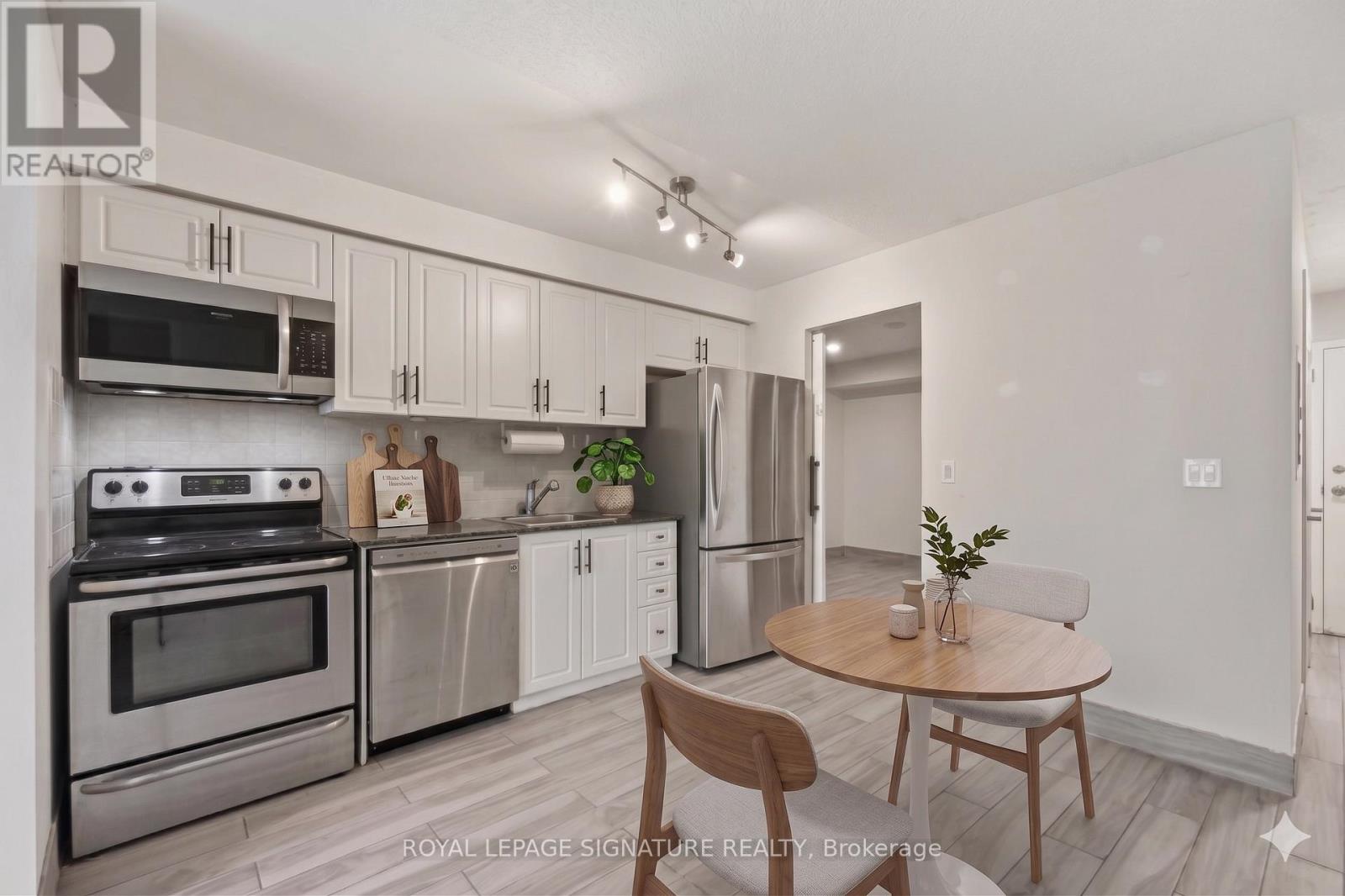 38 Joe Shuster Way, Toronto, Ontario  M6K 0A5 - Photo 11 - W13068602