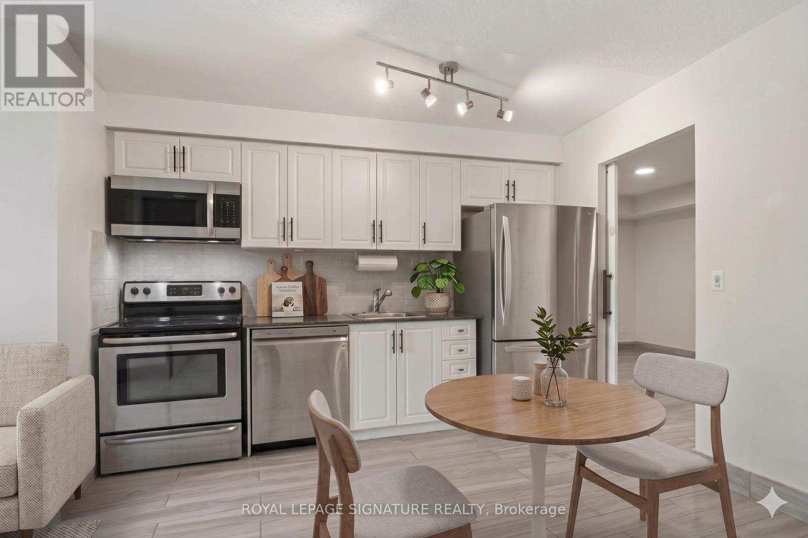 38 Joe Shuster Way, Toronto, Ontario  M6K 0A5 - Photo 12 - W13068602