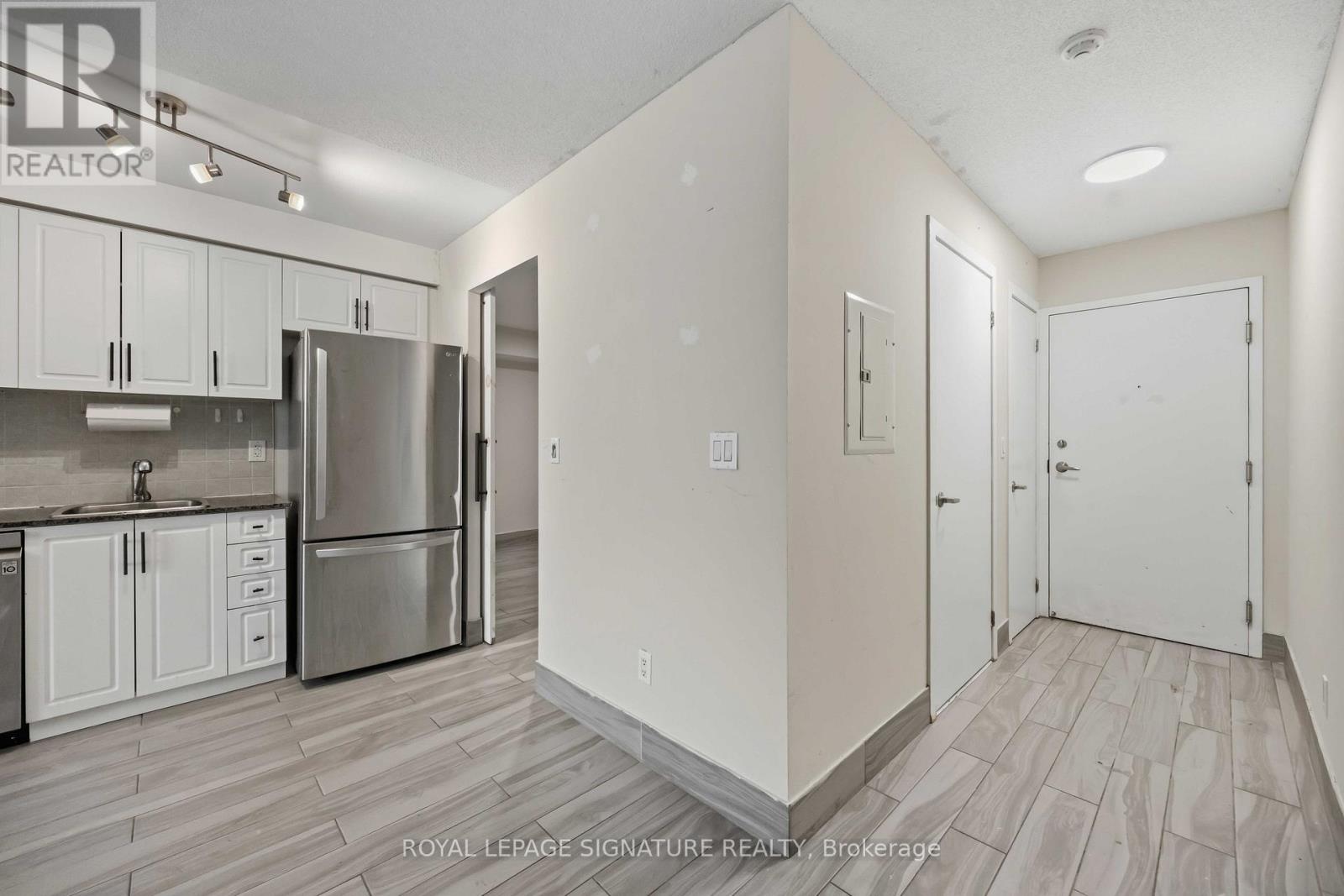 38 Joe Shuster Way, Toronto, Ontario  M6K 0A5 - Photo 17 - W13068602