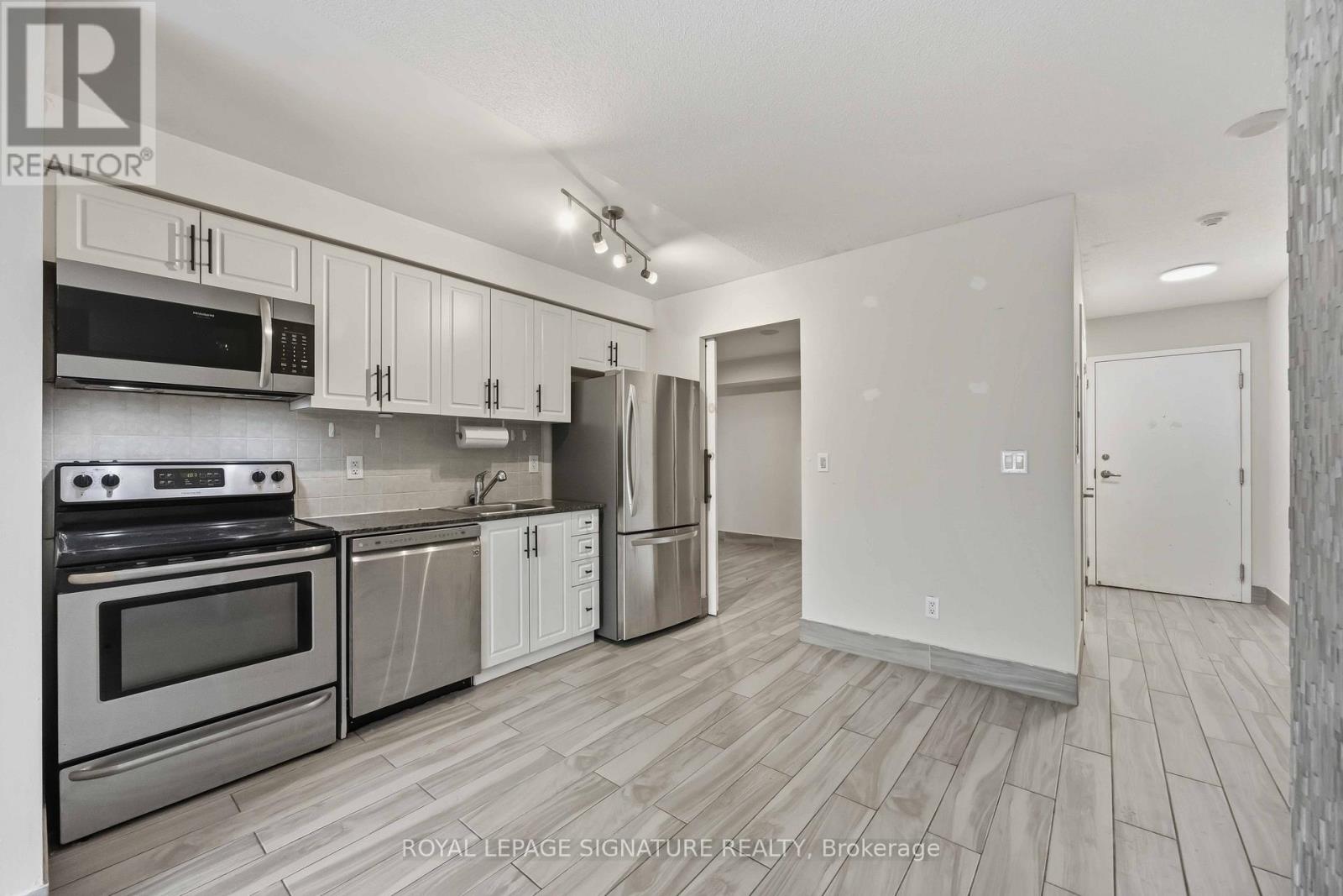 38 Joe Shuster Way, Toronto, Ontario  M6K 0A5 - Photo 20 - W13068602