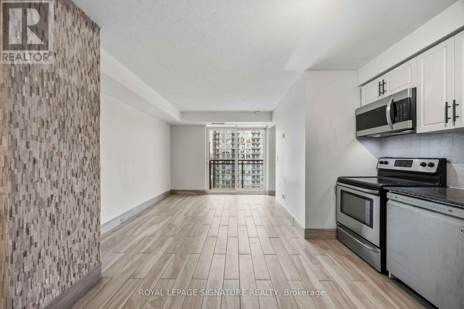 38 Joe Shuster Way, Toronto, Ontario  M6K 0A5 - Photo 24 - W13068602