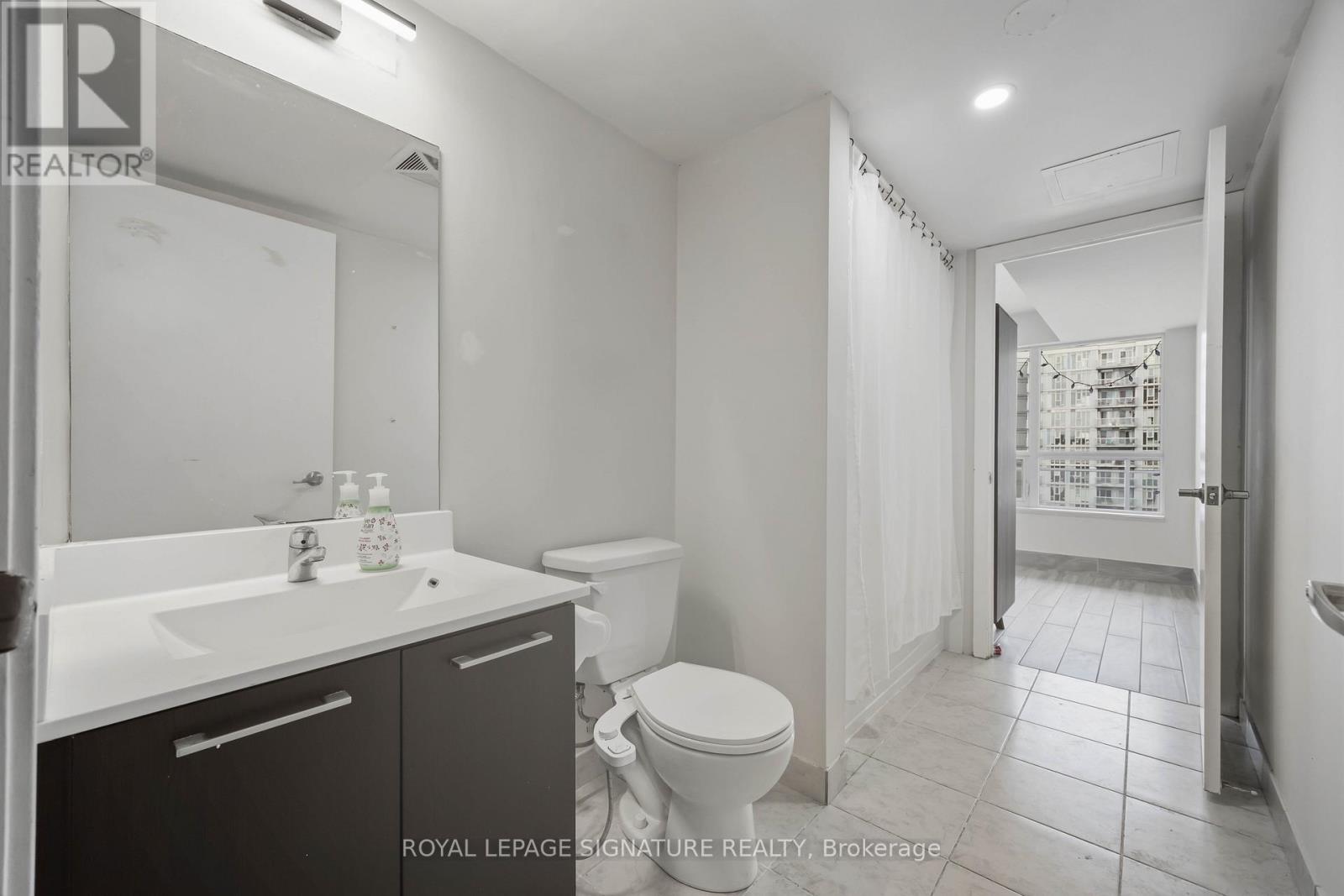 38 Joe Shuster Way, Toronto, Ontario  M6K 0A5 - Photo 32 - W13068602