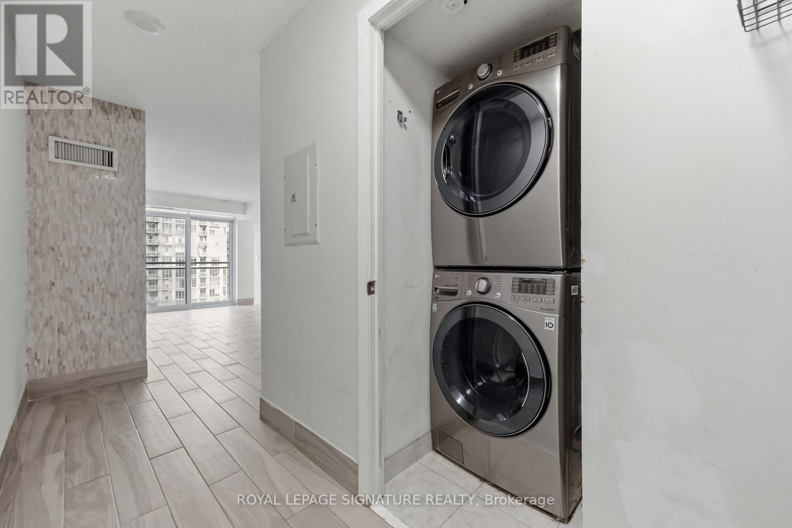 38 Joe Shuster Way, Toronto, Ontario  M6K 0A5 - Photo 36 - W13068602