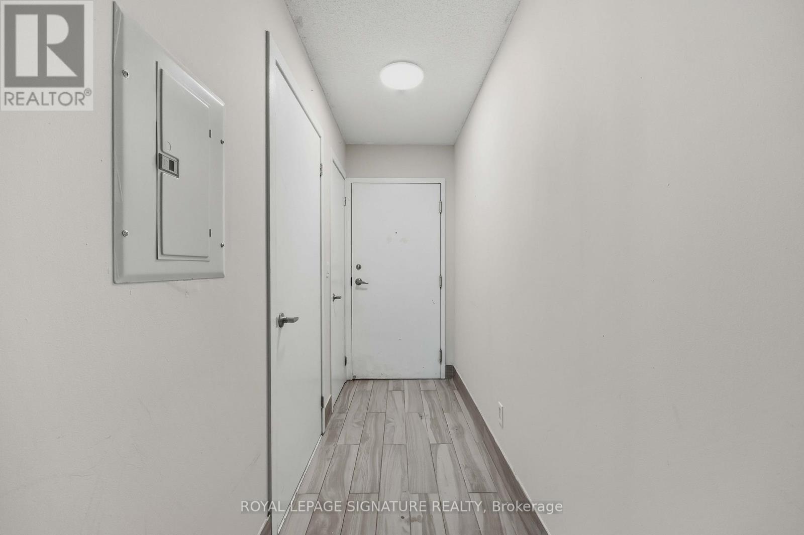 38 Joe Shuster Way, Toronto, Ontario  M6K 0A5 - Photo 7 - W13068602
