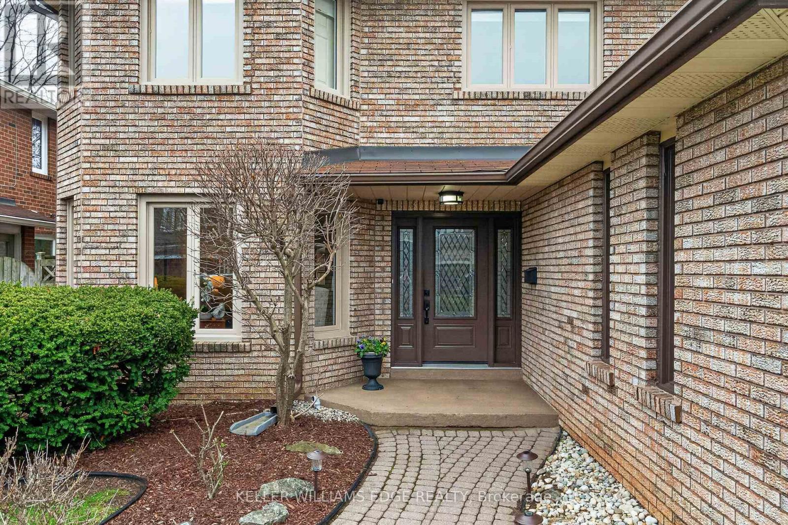520 Woodview Road, Burlington, Ontario  L7N 3P9 - Photo 2 - W13068612