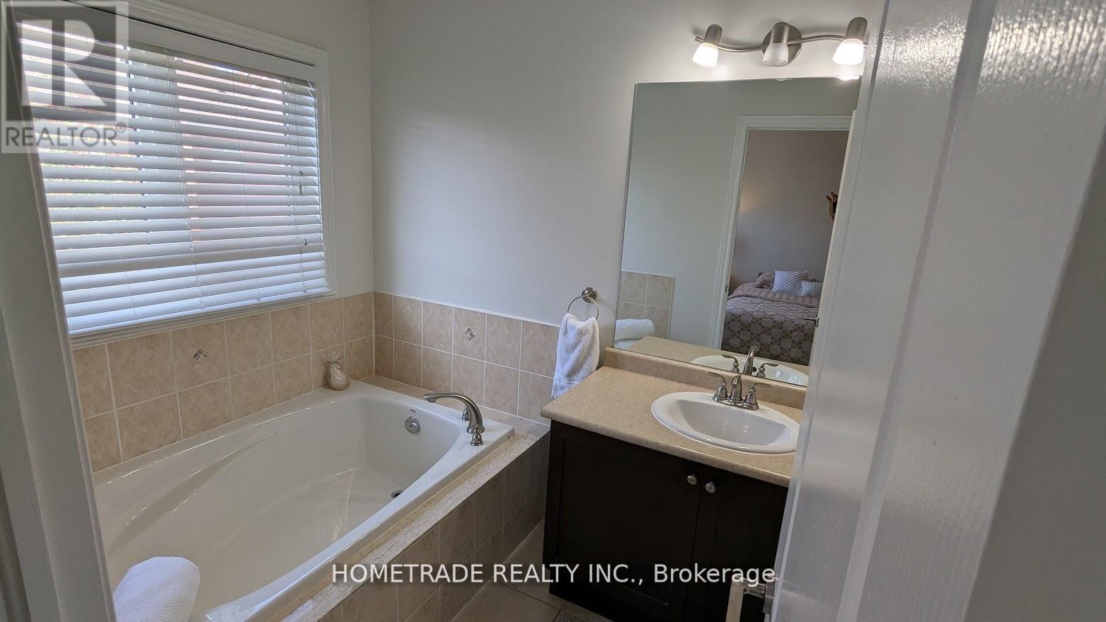 4861 Verdi Street, Burlington, Ontario  L7M 0H4 - Photo 9 - W13068710