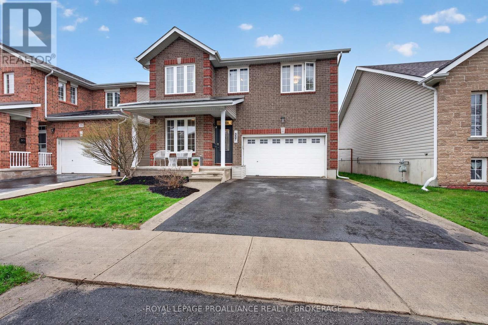 <div class="slider-price">$784,900</div><p>357 Quarry Pond Court, Kingston, Ontario</p>