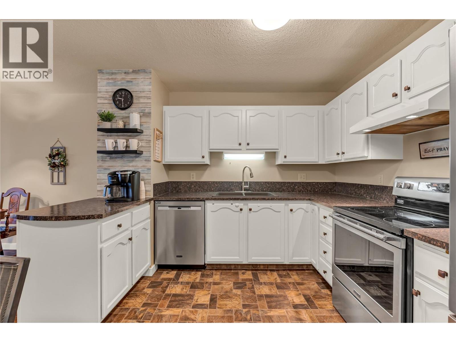 1820 Atkinson Street Unit# 207, Penticton, British Columbia  V2A 7M6 - Photo 2 - 10375077