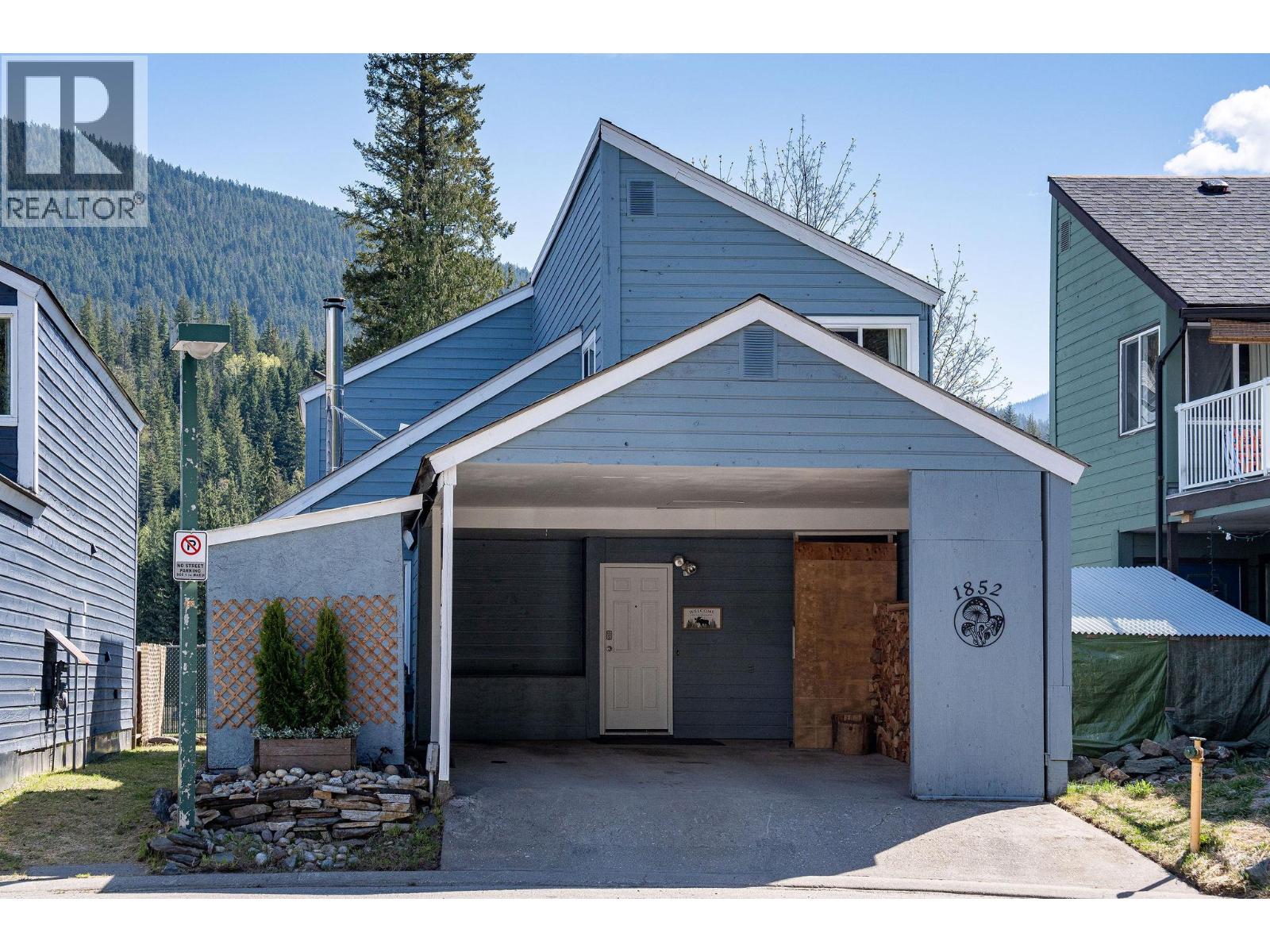 1852 Corbin Place, Revelstoke, British Columbia  V0E 2S0 - Photo 1 - 10376717