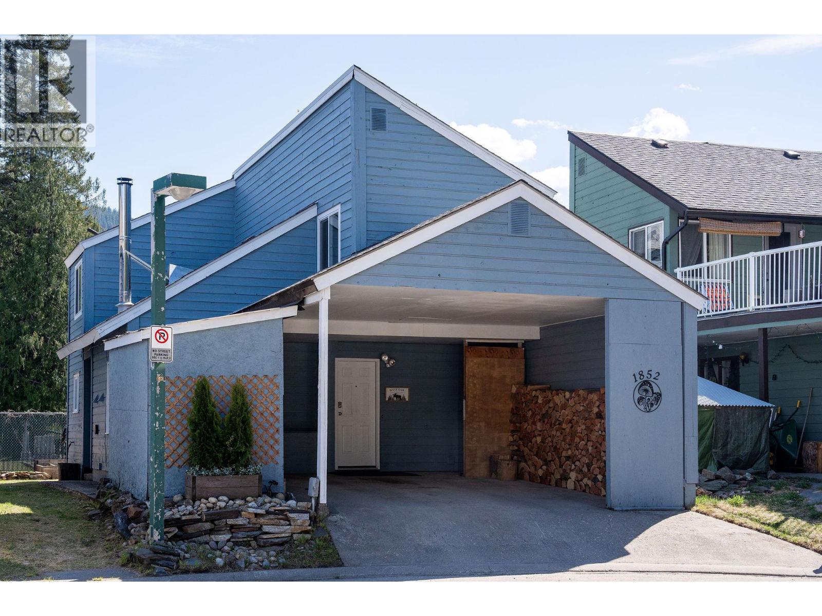 1852 Corbin Place, Revelstoke, British Columbia  V0E 2S0 - Photo 2 - 10376717