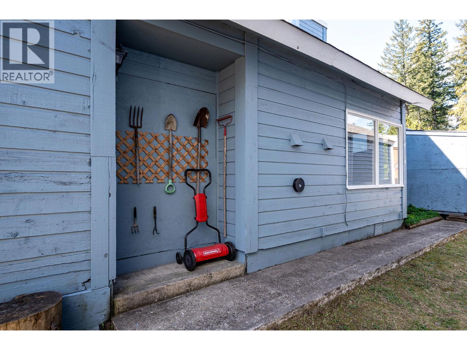1852 Corbin Place, Revelstoke, British Columbia  V0E 2S0 - Photo 4 - 10376717