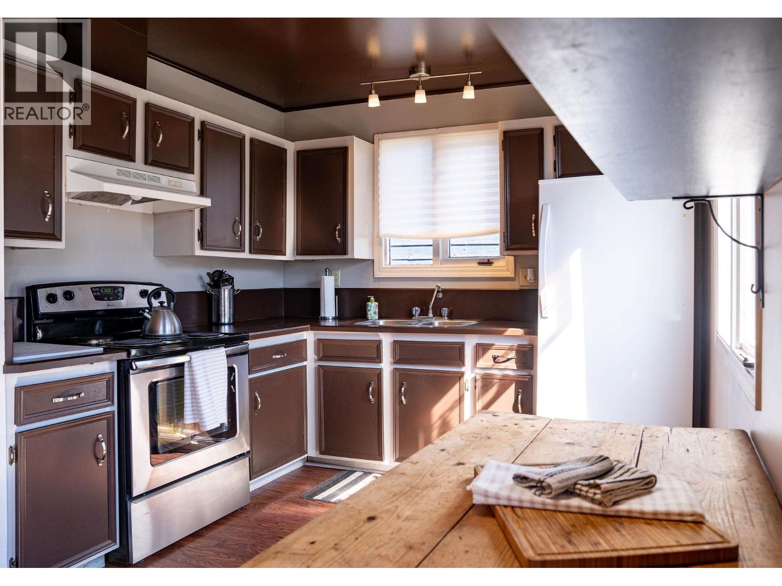 1852 Corbin Place, Revelstoke, British Columbia  V0E 2S0 - Photo 18 - 10376717