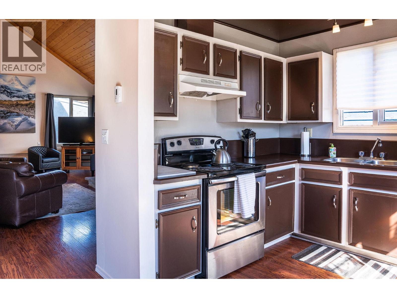 1852 Corbin Place, Revelstoke, British Columbia  V0E 2S0 - Photo 19 - 10376717