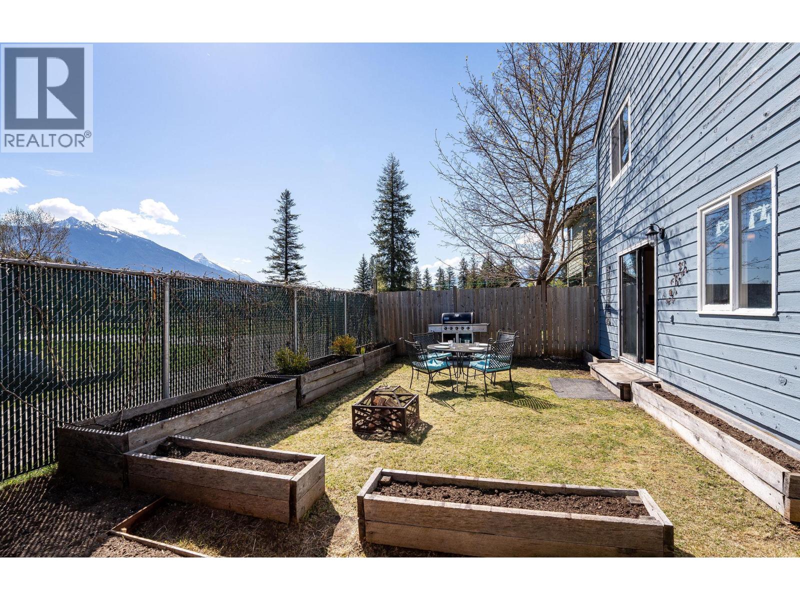 1852 Corbin Place, Revelstoke, British Columbia  V0E 2S0 - Photo 6 - 10376717