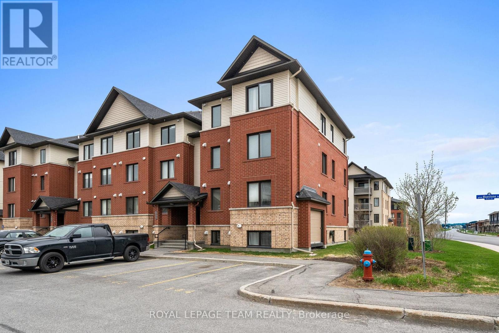 6 - 215 BLUESTONE PRIVATE, Ottawa, Ontario