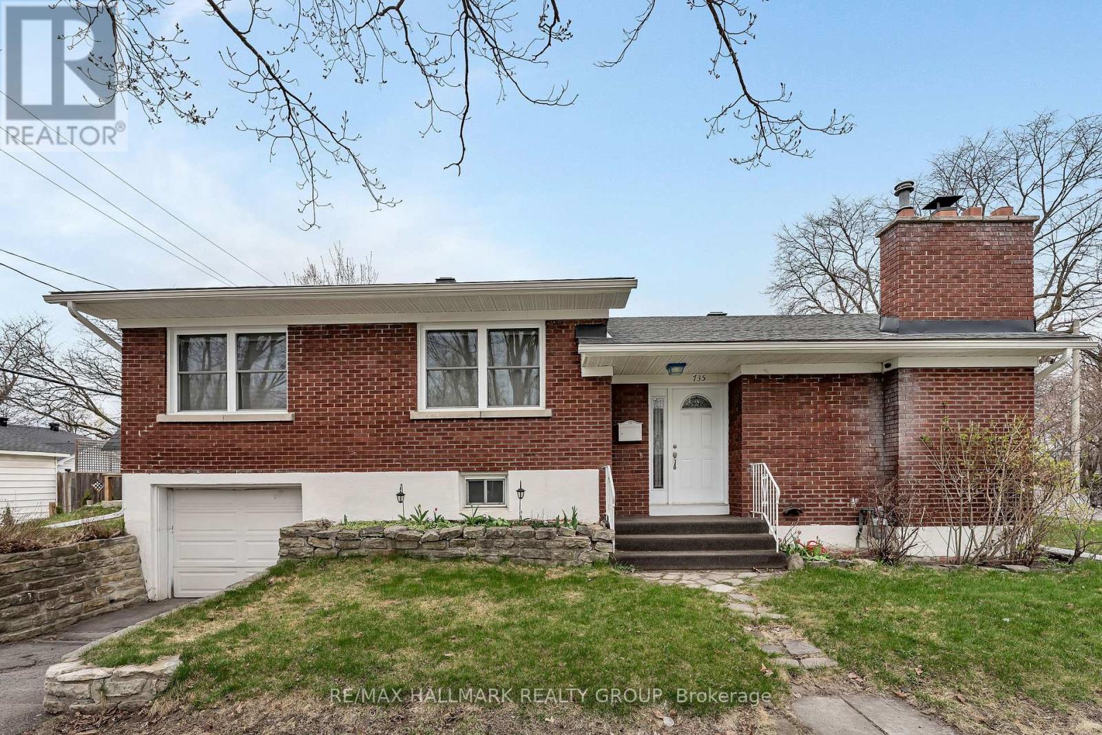 735 CHAPMAN BOULEVARD, Ottawa, Ontario