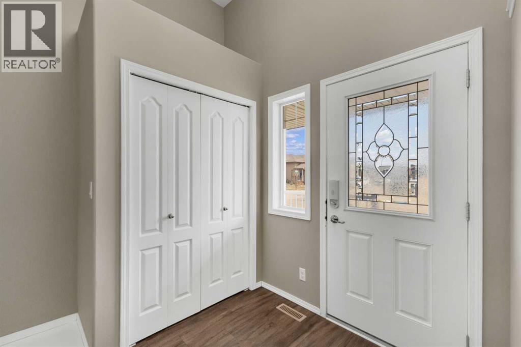 66 Heritage Drive, Penhold, Alberta  T0M 1R0 - Photo 3 - A2306022