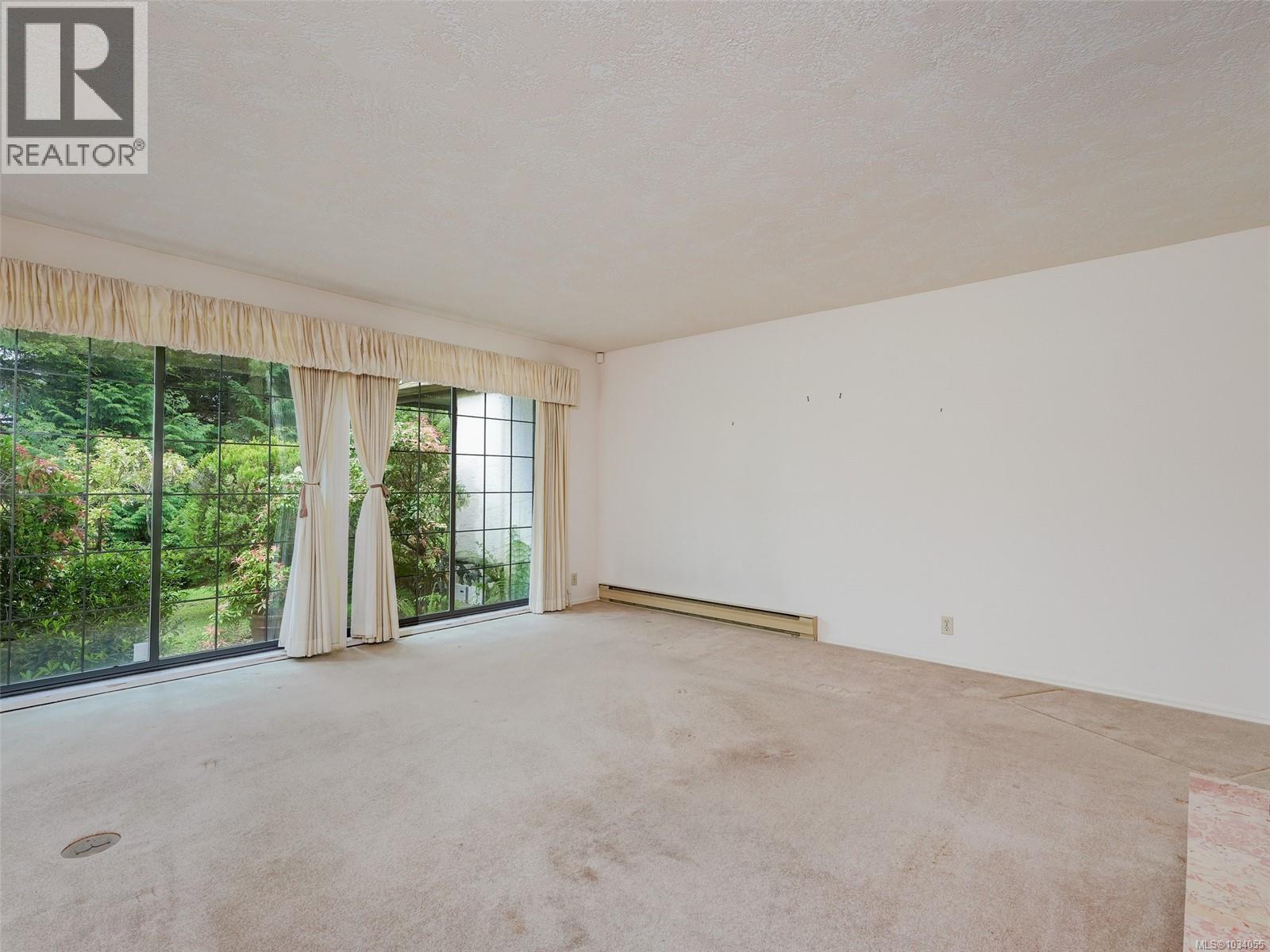 1 4631 Lochside Dr, Saanich, British Columbia  V8Y 2S9 - Photo 10 - 1034055
