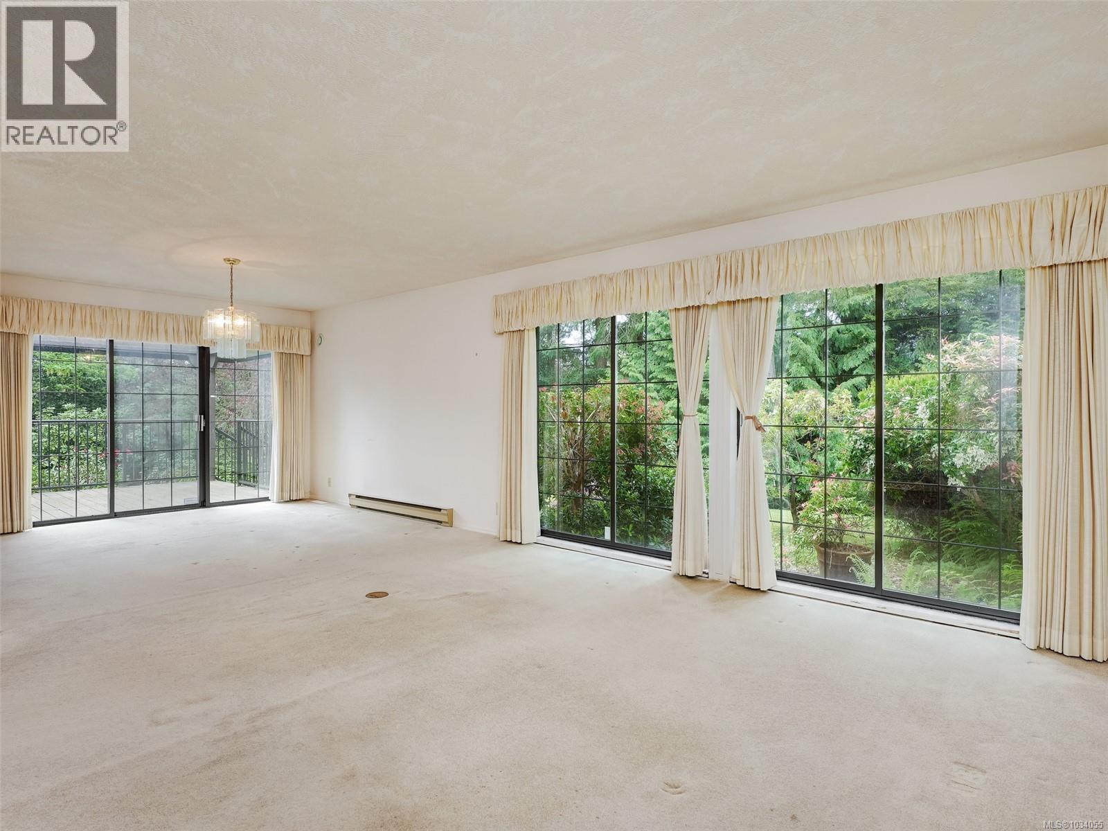 1 4631 Lochside Dr, Saanich, British Columbia  V8Y 2S9 - Photo 12 - 1034055