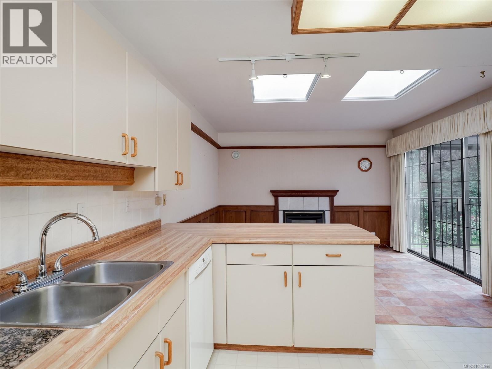 1 4631 Lochside Dr, Saanich, British Columbia  V8Y 2S9 - Photo 17 - 1034055