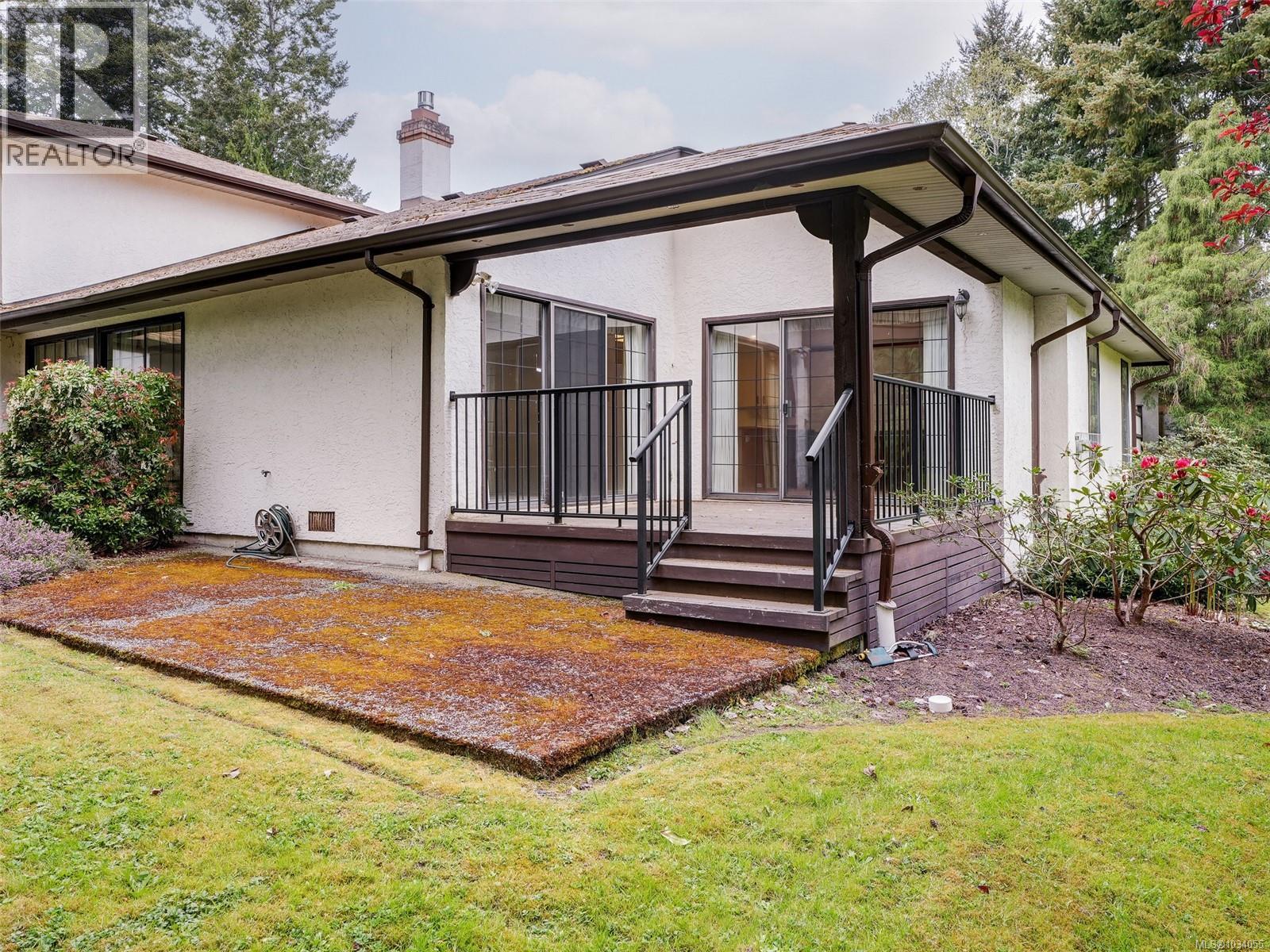 1 4631 Lochside Dr, Saanich, British Columbia  V8Y 2S9 - Photo 27 - 1034055