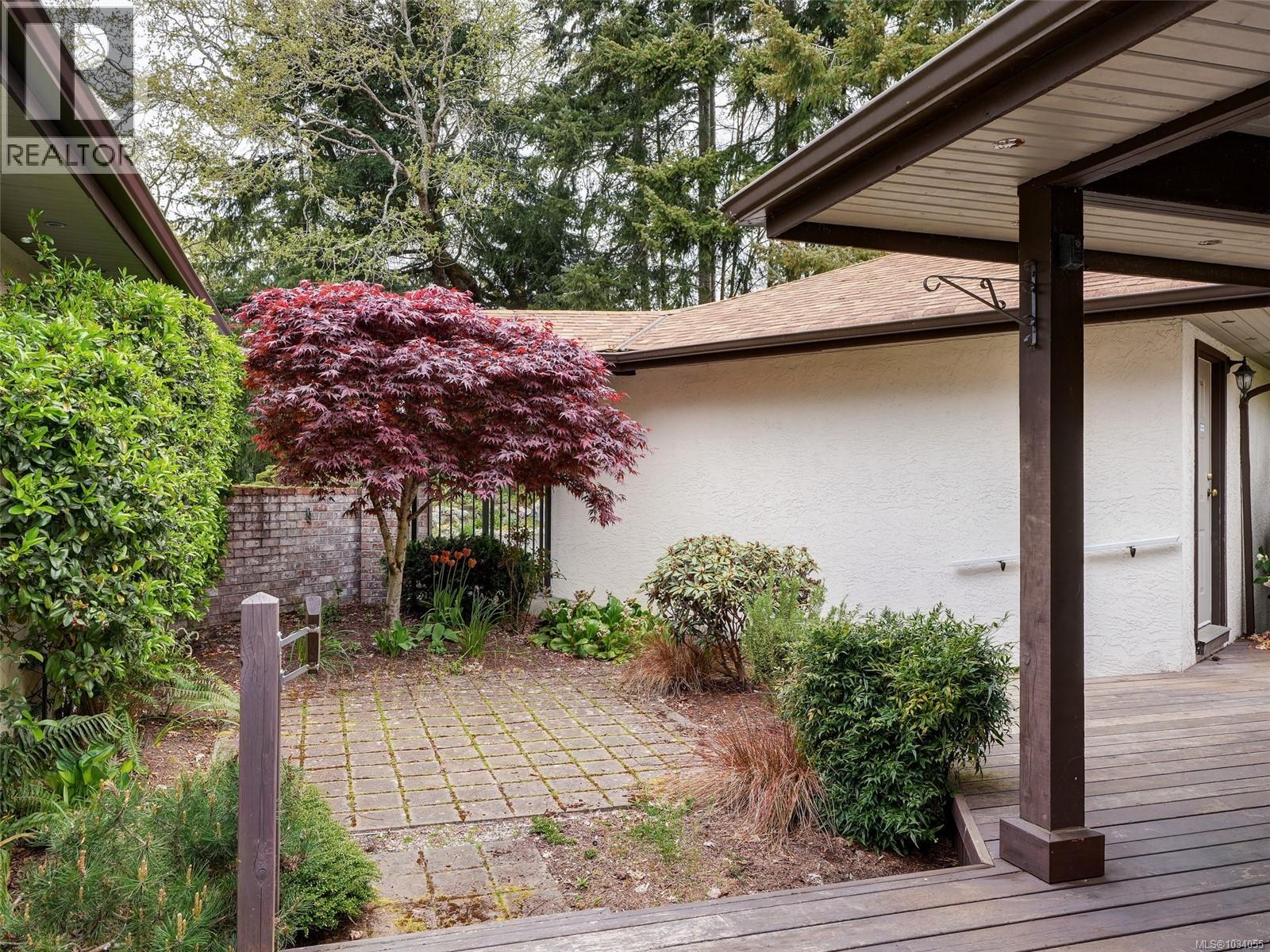 1 4631 Lochside Dr, Saanich, British Columbia  V8Y 2S9 - Photo 28 - 1034055
