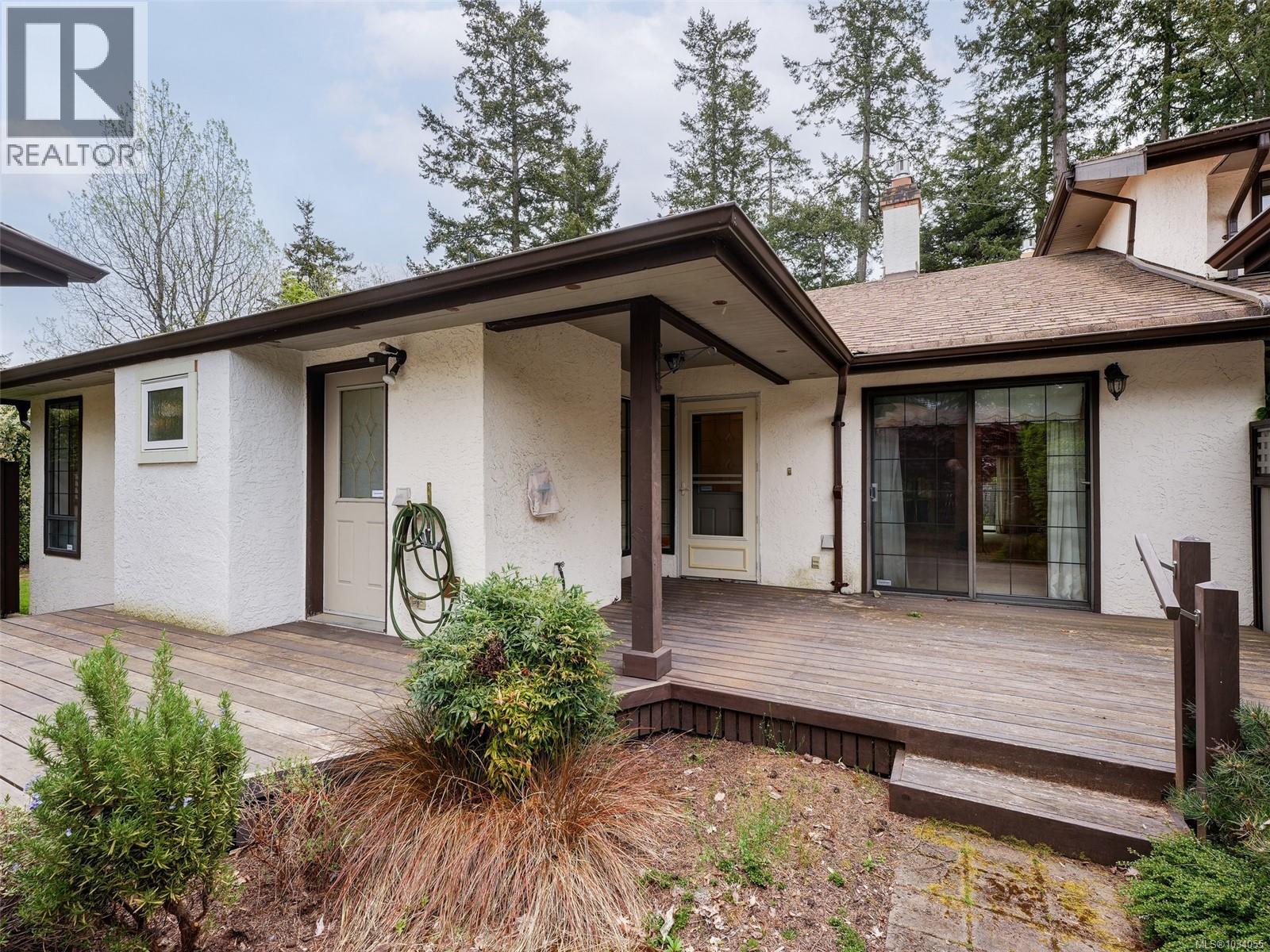 1 4631 Lochside Dr, Saanich, British Columbia  V8Y 2S9 - Photo 8 - 1034055