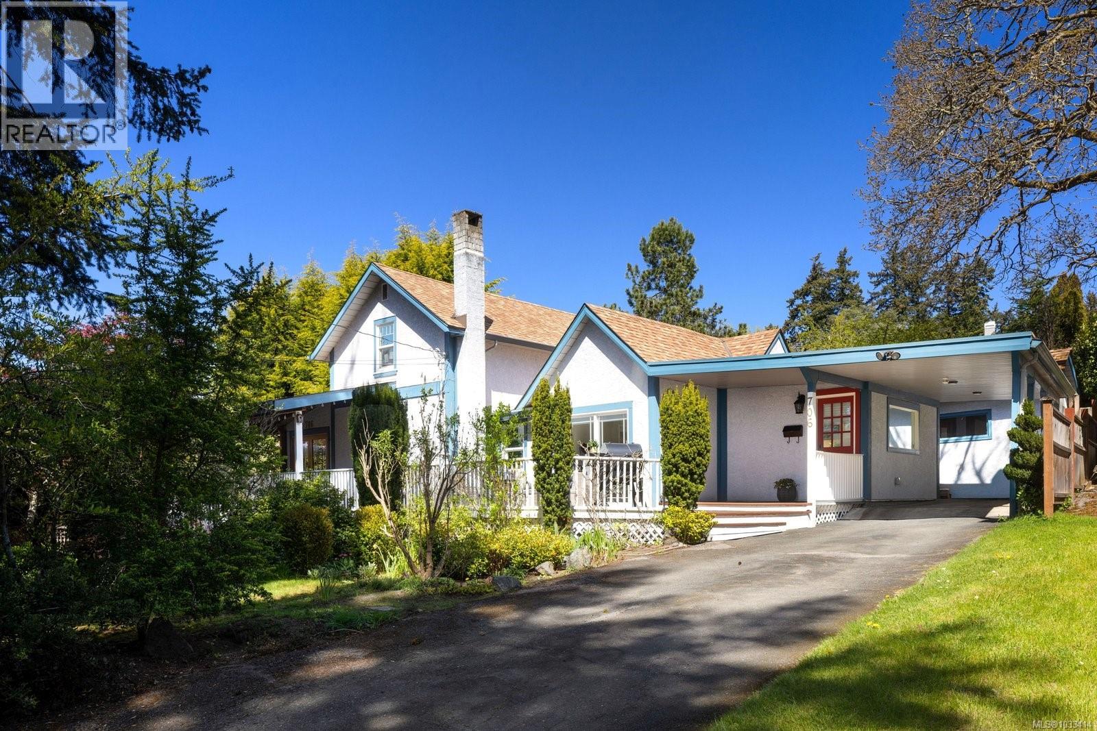 706 Lindsay St, Saanich, British Columbia