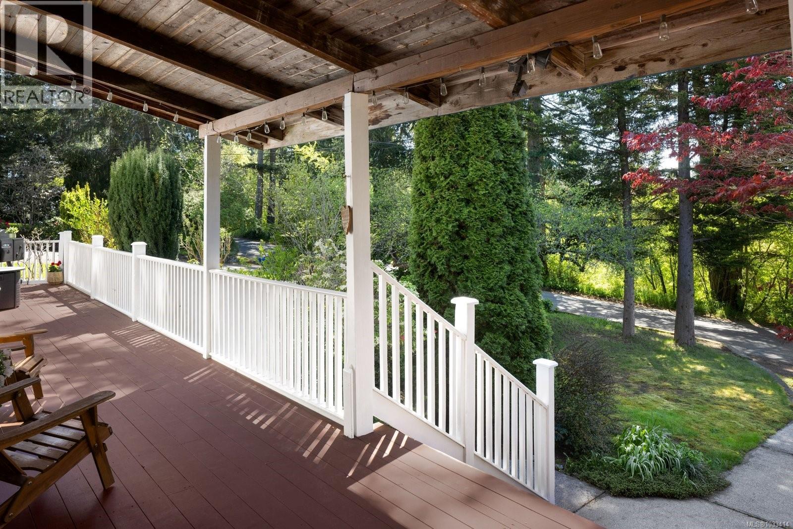706 Lindsay St, Saanich, British Columbia  V8Z 3E1 - Photo 32 - 1033414