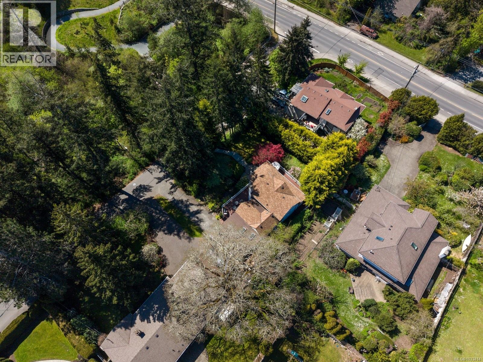 706 Lindsay St, Saanich, British Columbia  V8Z 3E1 - Photo 36 - 1033414