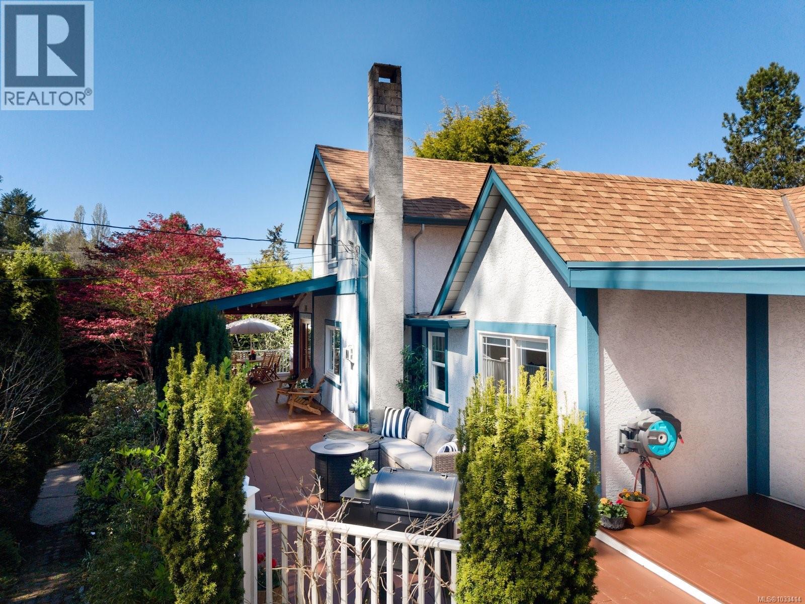 706 Lindsay St, Saanich, British Columbia  V8Z 3E1 - Photo 4 - 1033414