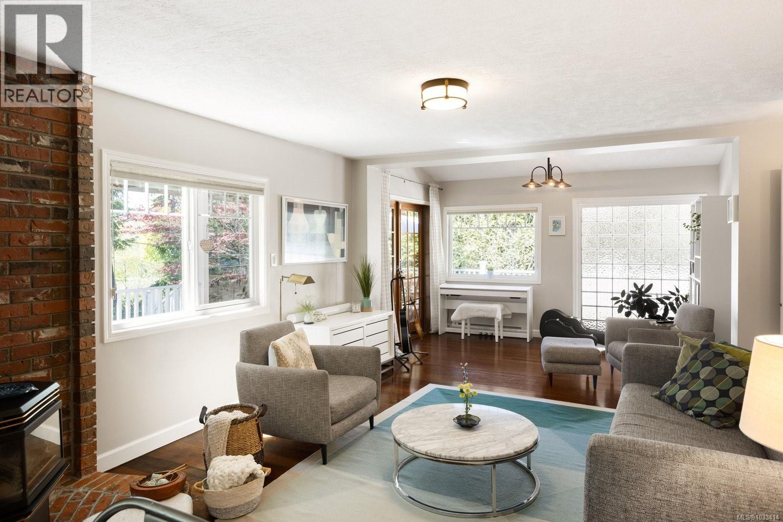 706 Lindsay St, Saanich, British Columbia  V8Z 3E1 - Photo 6 - 1033414