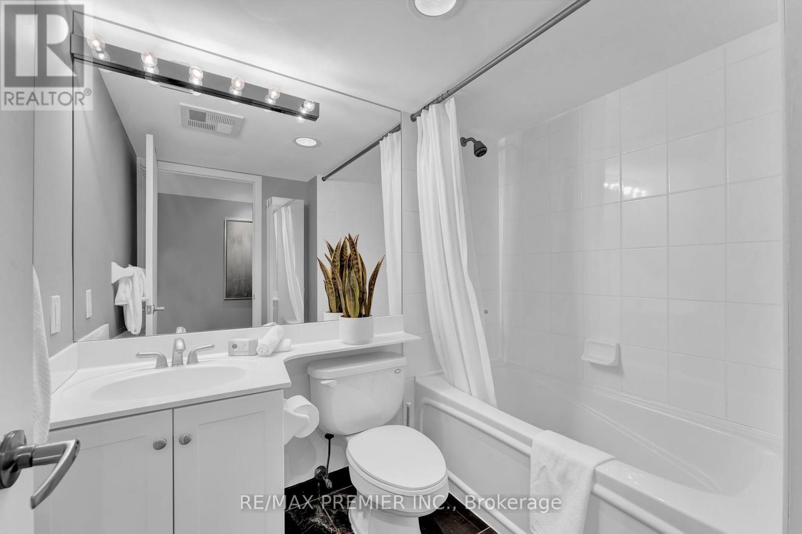 4407 - 210 Victoria Street, Toronto, Ontario  M5B 2R3 - Photo 20 - C13068896