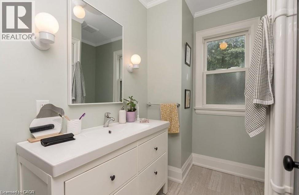 14 Young Street W, Waterloo, Ontario  N2L 2Y8 - Photo 9 - 40819066
