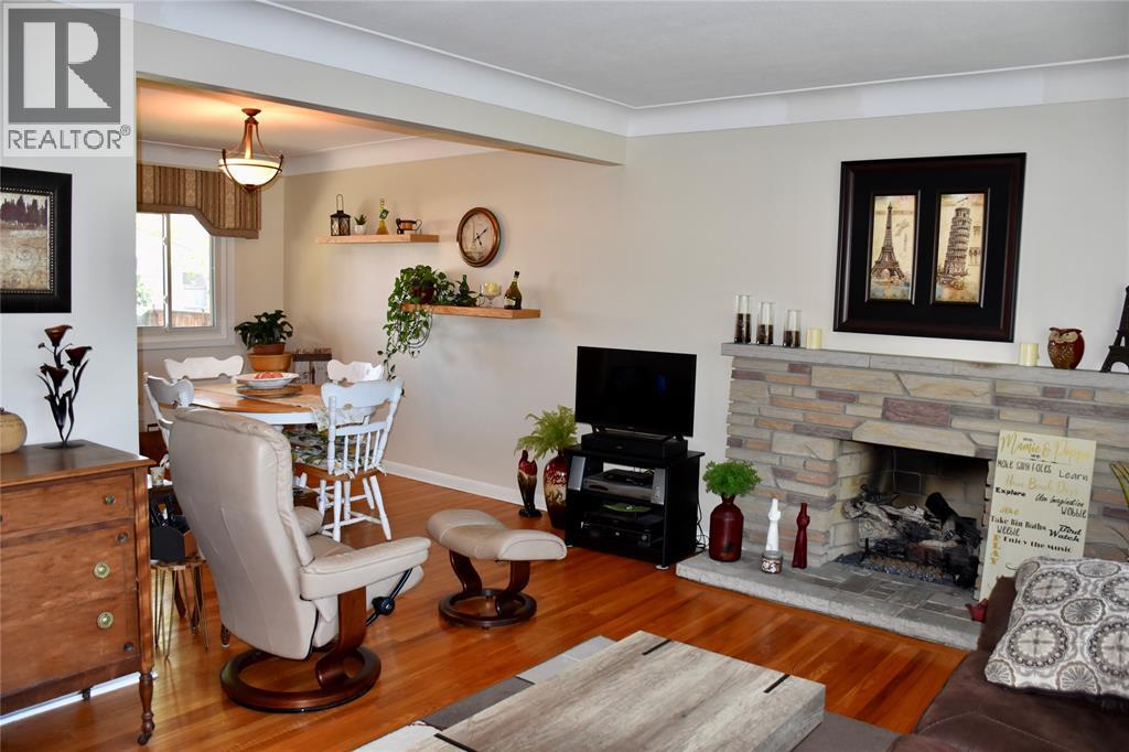 1049 Lockhart Circle, Sarnia, Ontario  N7S 2E4 - Photo 9 - 26009611