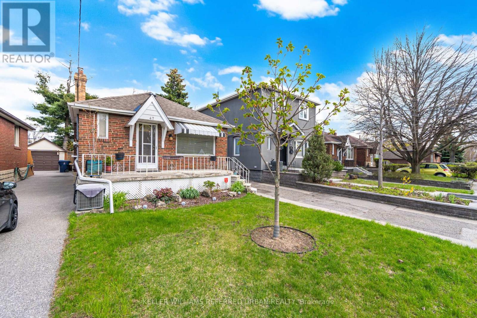 47 St Hubert Avenue, Toronto, Ontario  M4J 3Z2 - Photo 4 - E13068890
