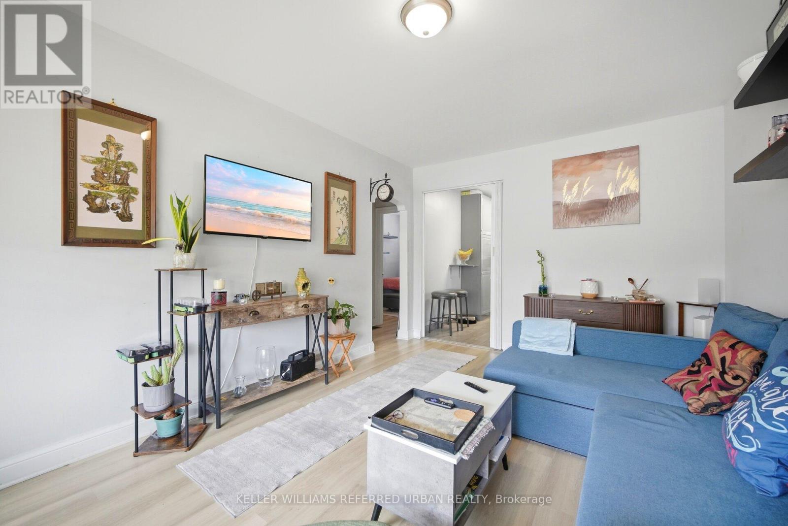 47 St Hubert Avenue, Toronto, Ontario  M4J 3Z2 - Photo 8 - E13068890