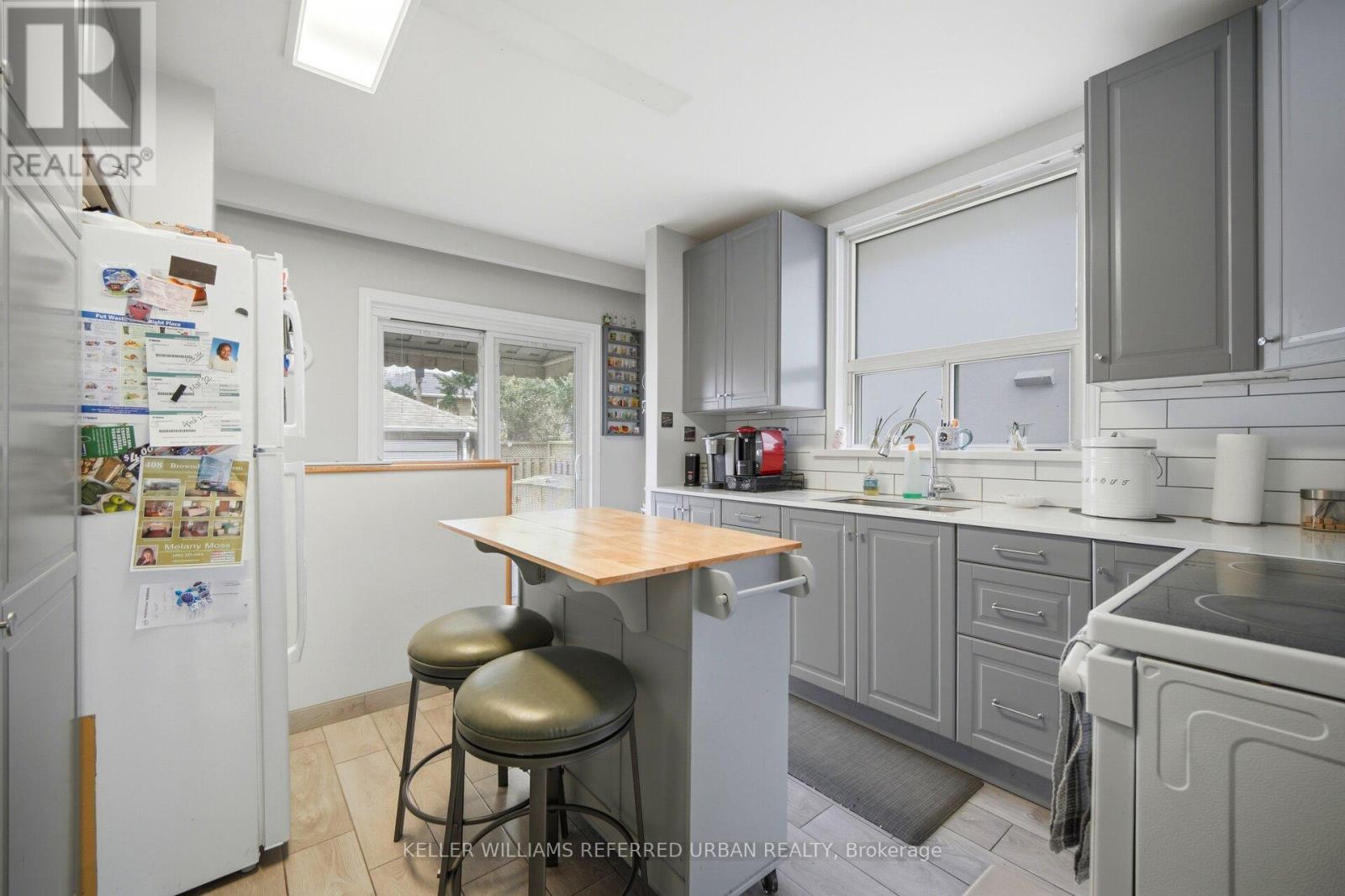 47 St Hubert Avenue, Toronto, Ontario  M4J 3Z2 - Photo 9 - E13068890