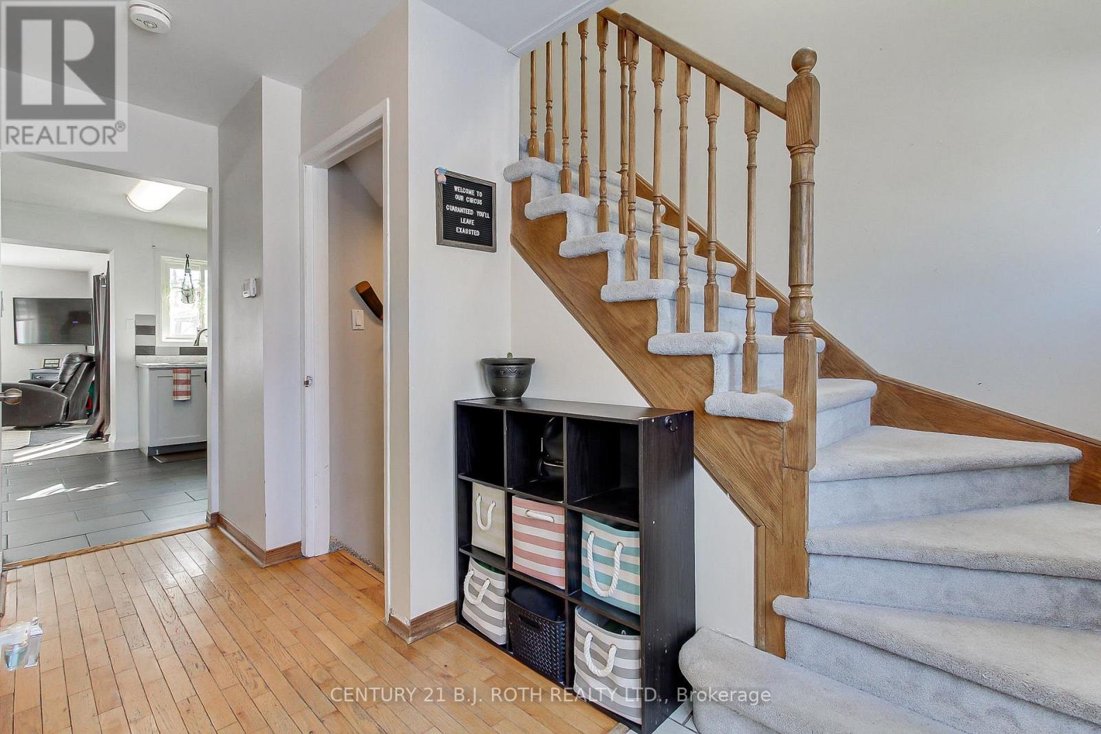 7 Fontaine Drive, Georgina, Ontario  L4P 3P2 - Photo 3 - N12839496