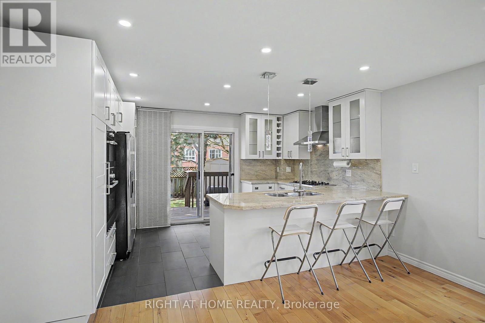 71 Avenue Road, Richmond Hill, Ontario  L4C 9N6 - Photo 7 - N13028618