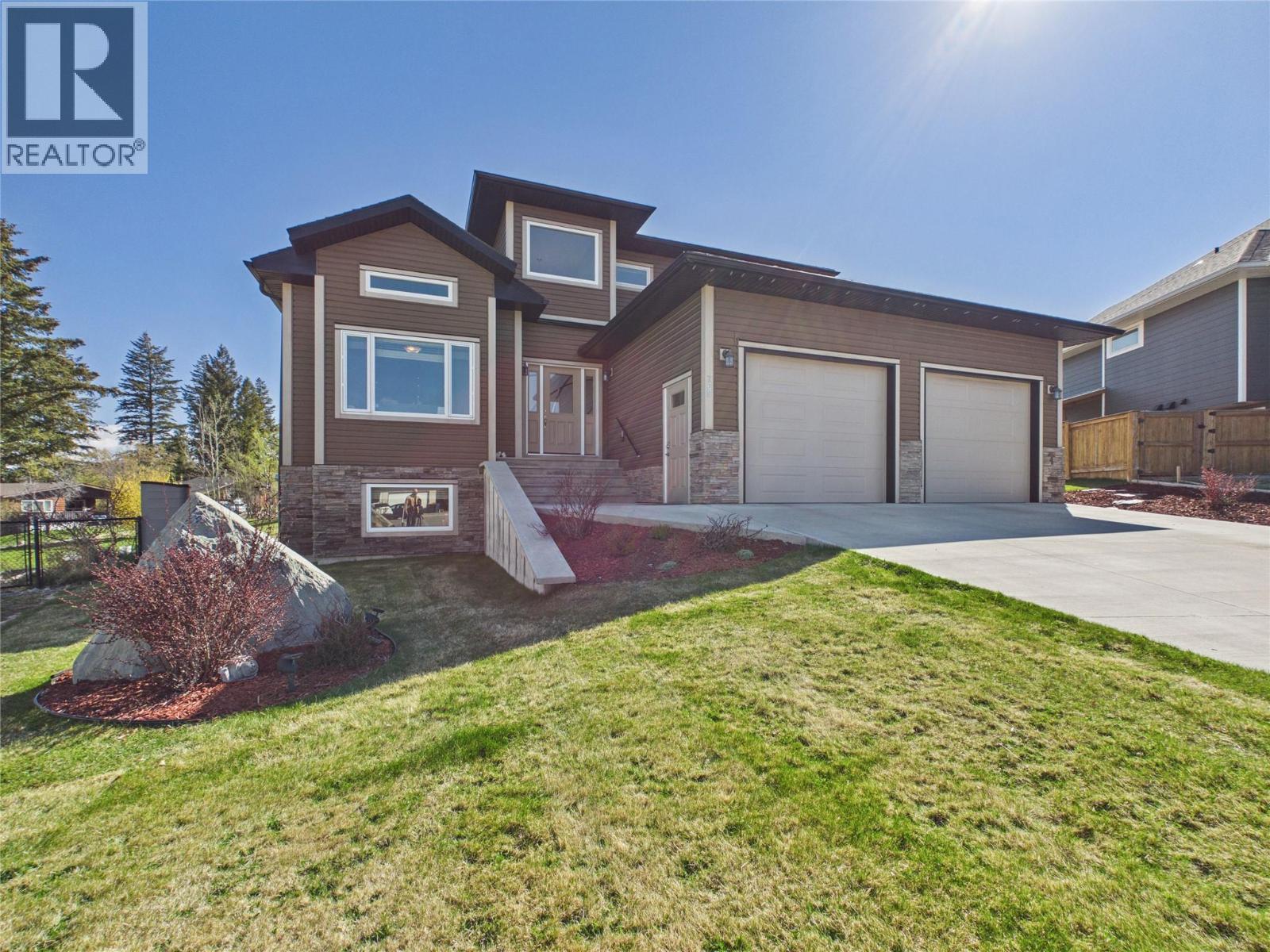 708 22nd Avenue S, Cranbrook, British Columbia  V1C 6Y7 - Photo 1 - 10385323