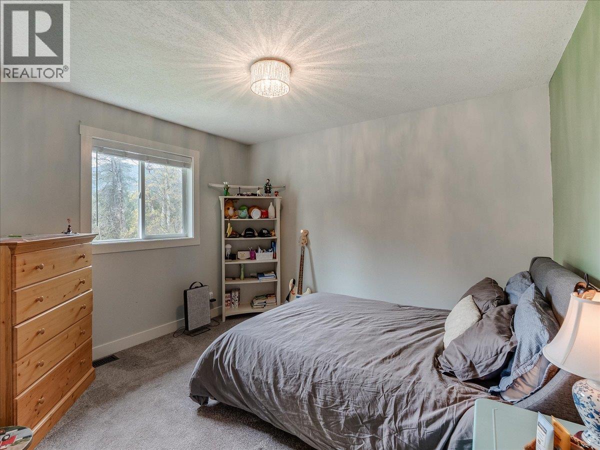 148 100th Street, Castlegar, British Columbia  V1N 3C5 - Photo 32 - 10385327