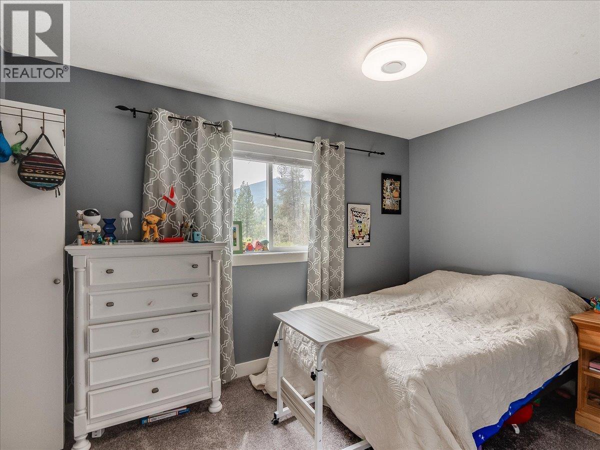 148 100th Street, Castlegar, British Columbia  V1N 3C5 - Photo 30 - 10385327