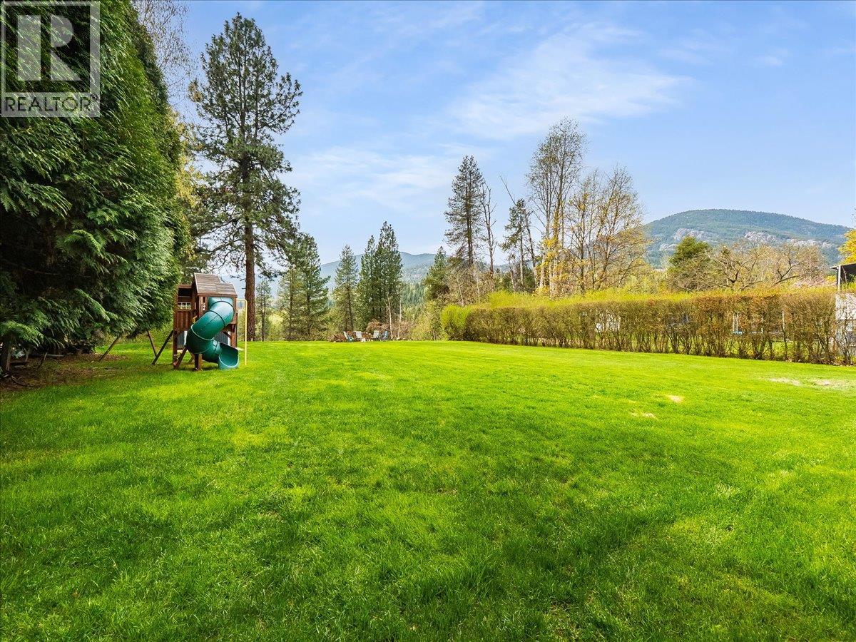 148 100th Street, Castlegar, British Columbia  V1N 3C5 - Photo 69 - 10385327
