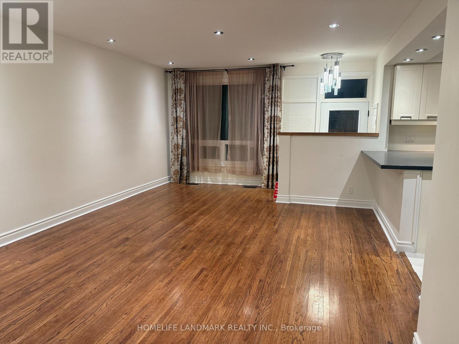 307 Axminster Drive, Richmond Hill, Ontario  L4C 2W3 - Photo 3 - N13068748