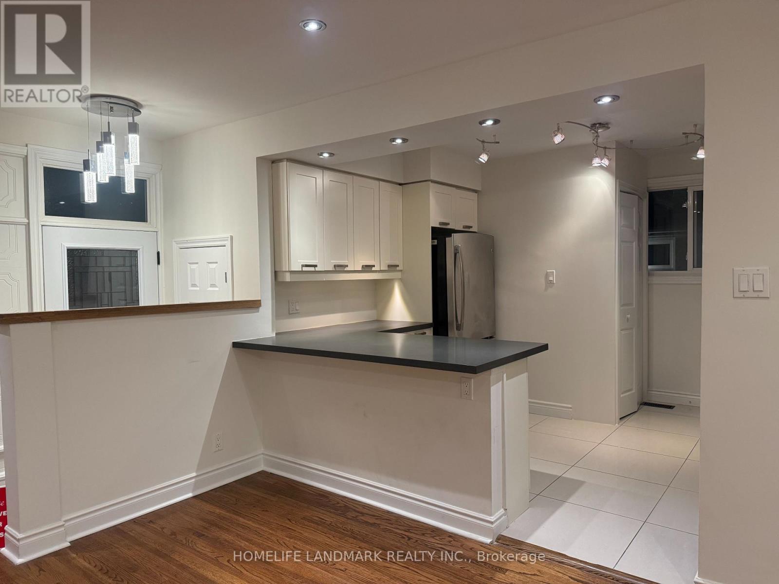 307 Axminster Drive, Richmond Hill, Ontario  L4C 2W3 - Photo 4 - N13068748