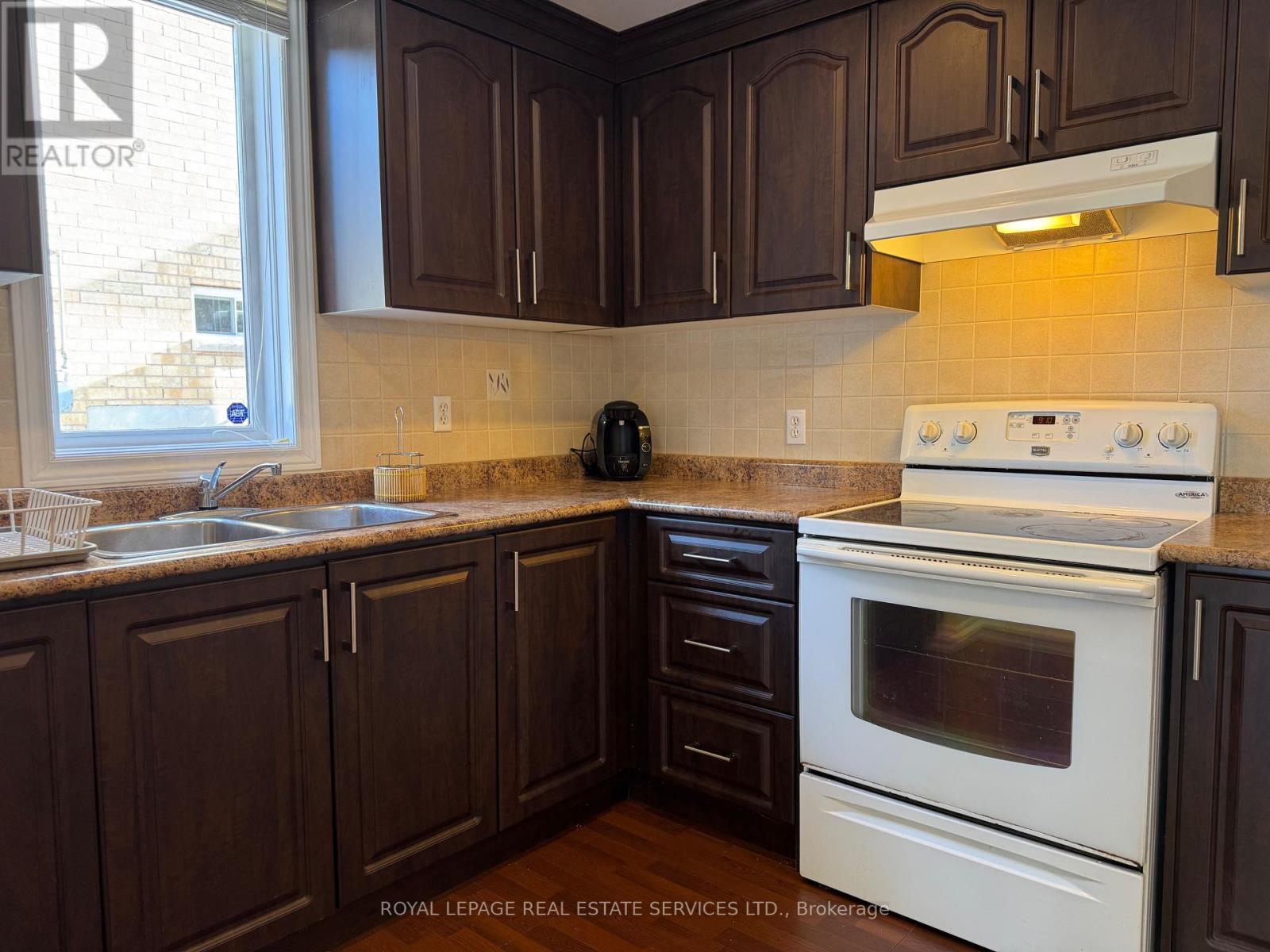 56 Sadot Court, Vaughan, Ontario  L4J 8A8 - Photo 4 - N13068812