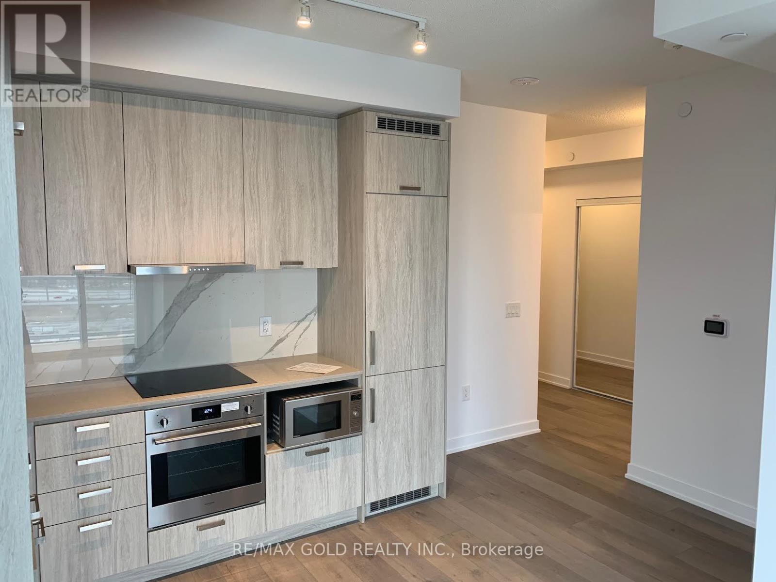 1005 - 38 Honeycrisp Crescent, Vaughan, Ontario  L4K 0M8 - Photo 2 - N13068898