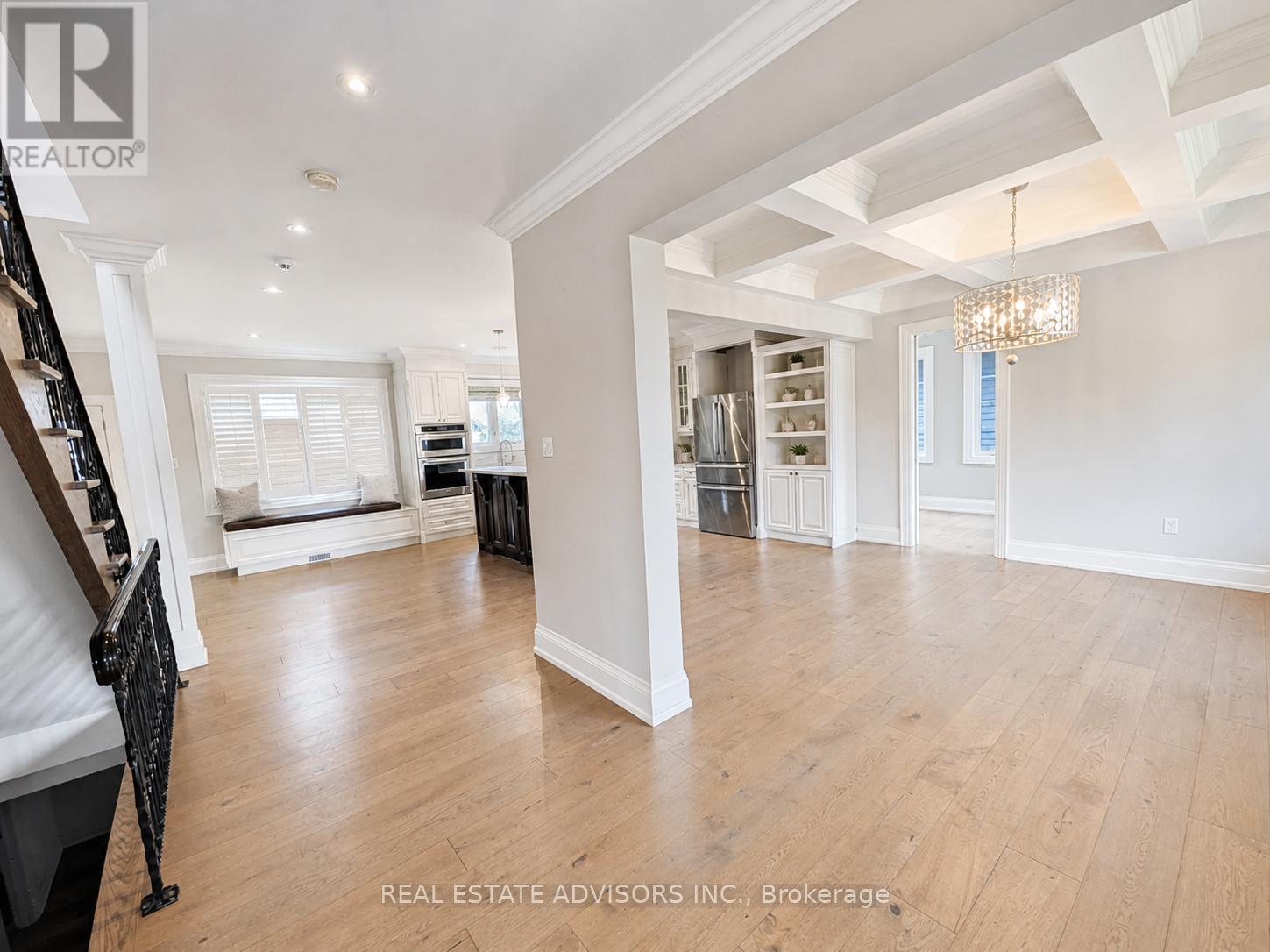 428 Maplehurst Avenue, Oakville, Ontario  L6L 4Y7 - Photo 3 - W13068746