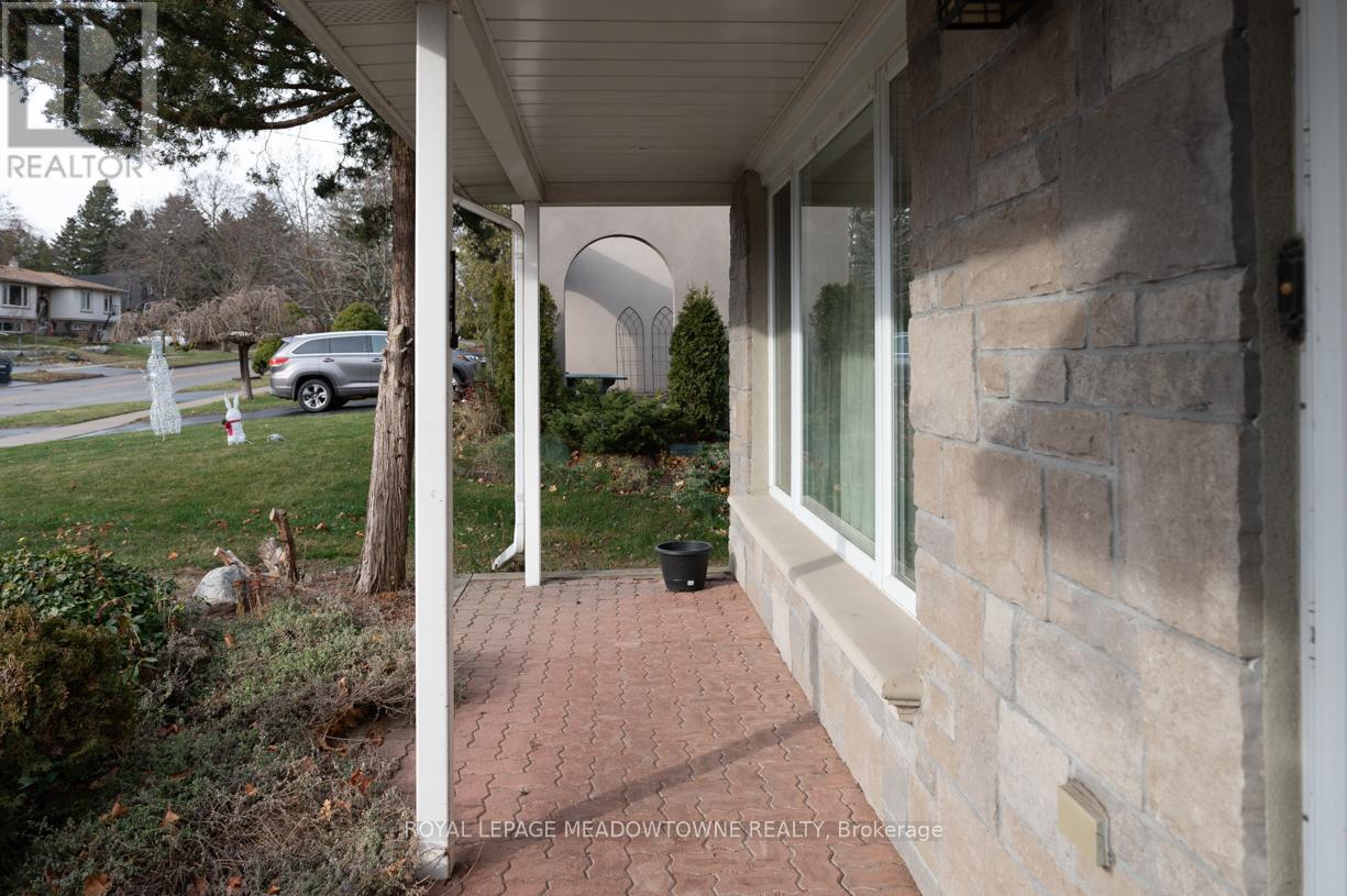1435 Petrie Way, Mississauga, Ontario  L5J 3Z7 - Photo 3 - W13068820